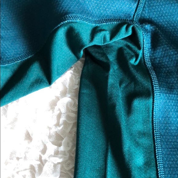 Reebok 1/4 zip Pullover - Picture 6 of 7